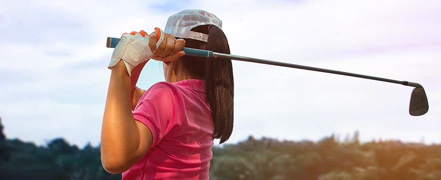 Woman golfing after receiving dry needling therapy